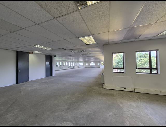 313M² OFFICE TO LET IN HYDE PARK